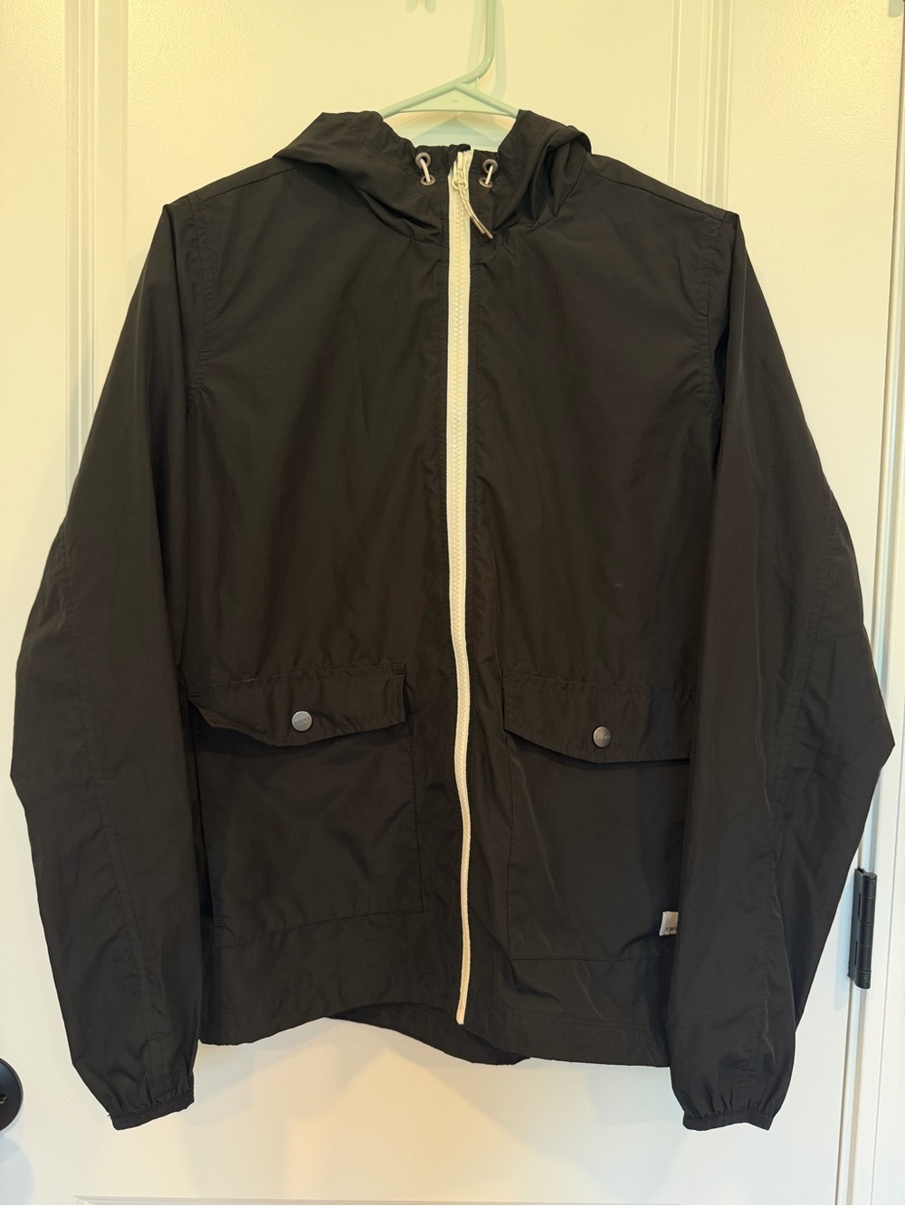Vuori Santa Ana Women Hooded Windbreaker - light rain shell jacket PACKABLE